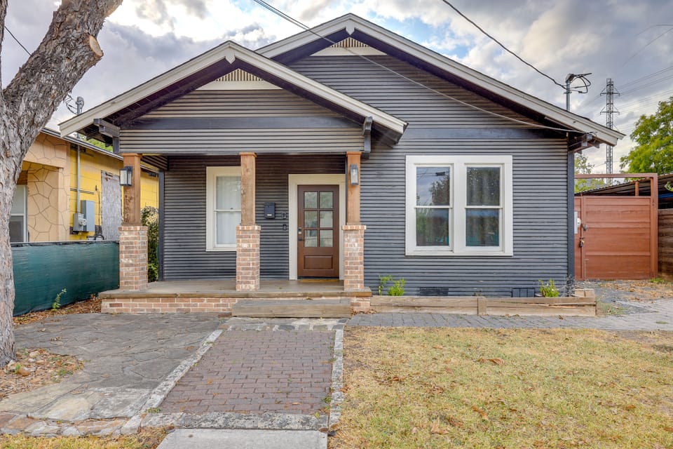 ~ 2 Mi to Dtwn San Antonio: Comfy Home w/ Yard! House in San Antonio