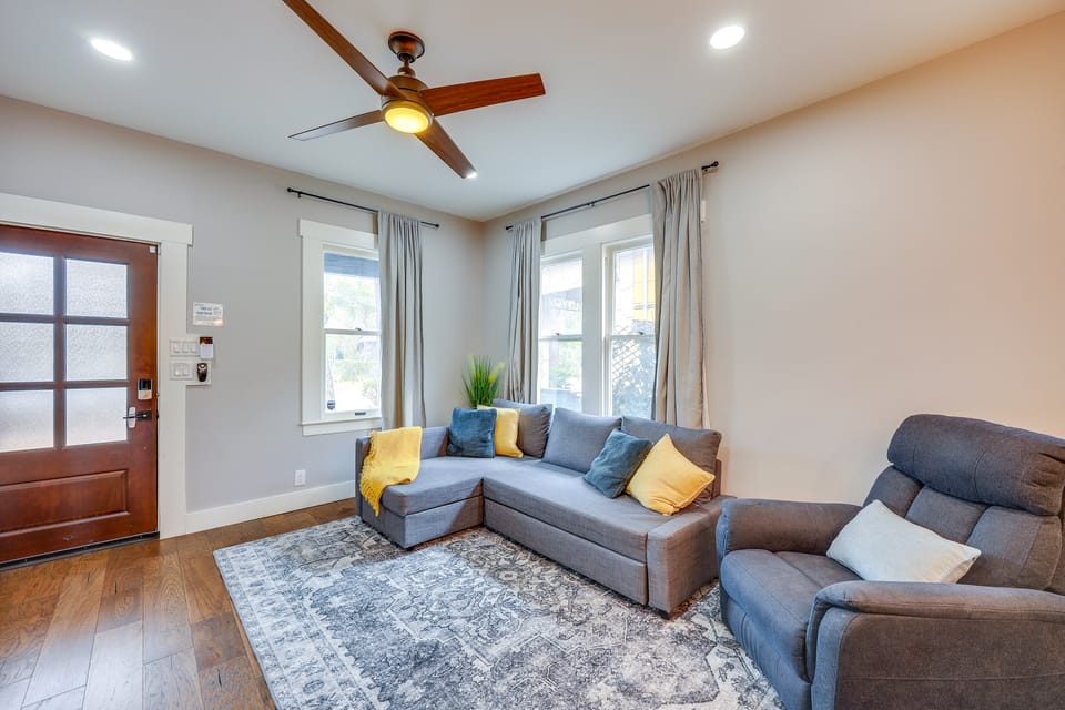 ~ 2 Mi to Dtwn San Antonio: Comfy Home w/ Yard! House in San Antonio