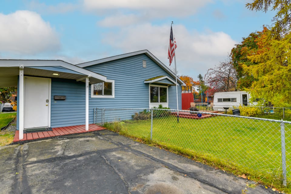 Anchorage Townhome: 2 Mi to Dwtn! Apartment in Anchorage