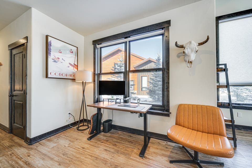 8 Mi to Keystone Resort: Mtn-View Townhome Apartment in Silverthorne