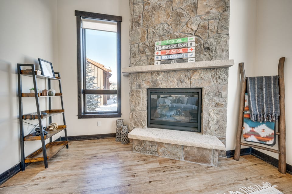 8 Mi to Keystone Resort: Mtn-View Townhome Apartment in Silverthorne