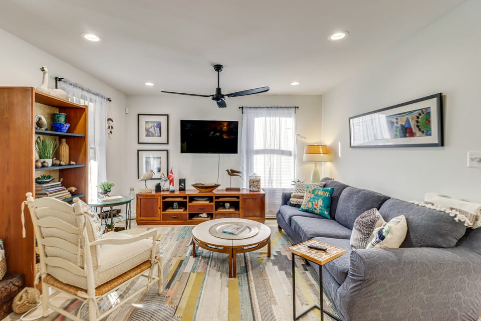 3 Blocks to Beach & Potomac River: Virginia Escape Cottage in Colonial Beach