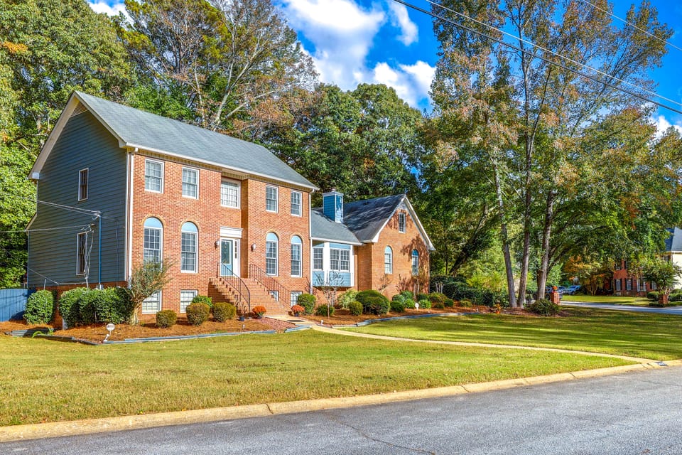 ~ 30 Mi to Atlanta - ‘The Wellness Manor’ w/ Deck! House in Georgia
