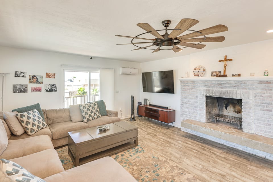2 Mi to Lake Havasu & Dtwn: Home w/ Game Room! House in Lake Havasu City