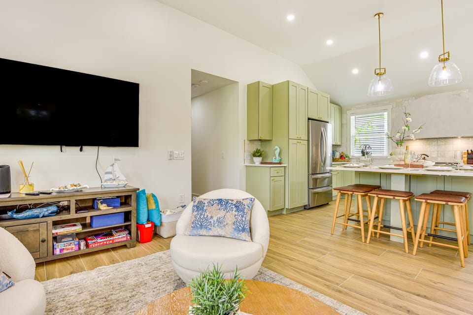 Pool, Mini Golf & Cabana: Bradenton Retreat House in Bradenton