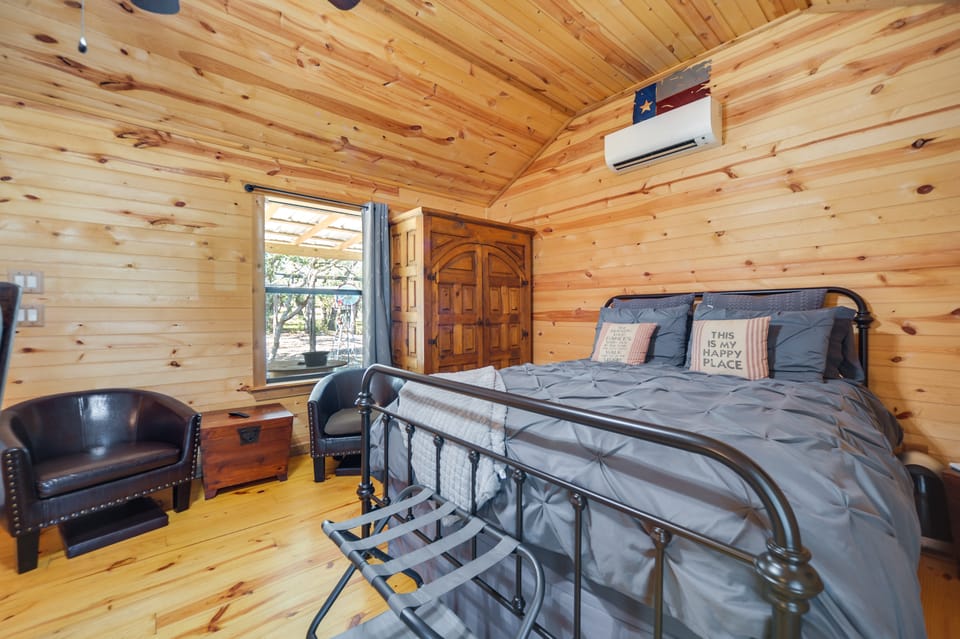 Happy Haven | Hill Country Couple’s Cabin Retreat Apartment in Rio Grande