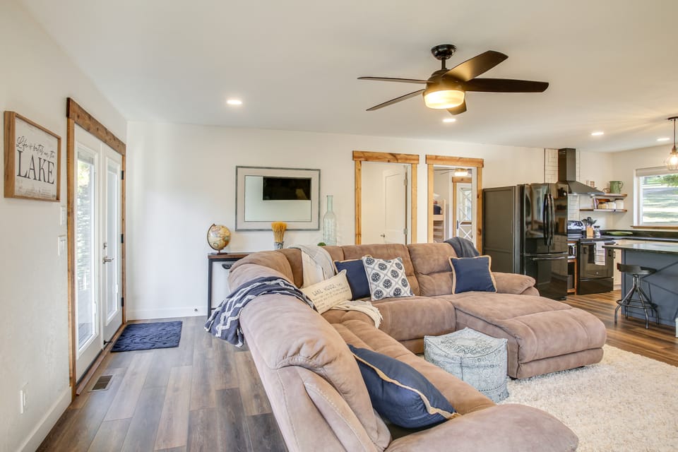 Lake-View Apt w/ Furnished Deck in Hayden! Apartment in Kootenai County
