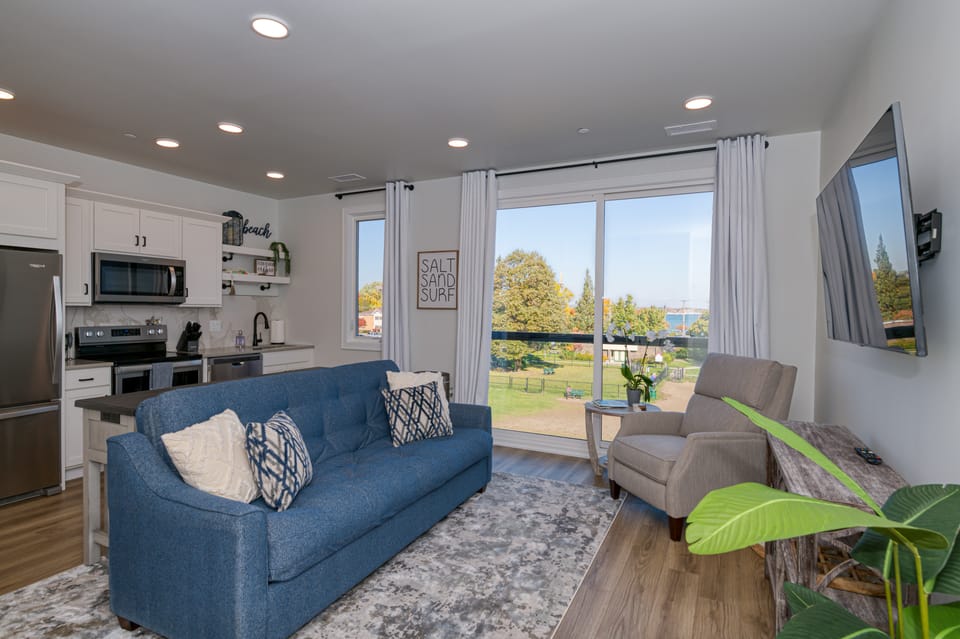 West Bay View: Penthouse Condo in Traverse City Apartment in Traverse City