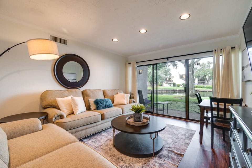 Waterfront Condo on Lake Conroe w/ Boat Launch! Apartment in Lake Conroe