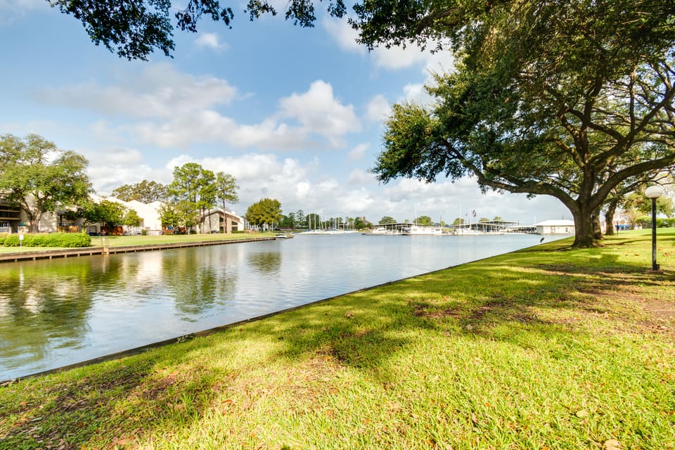 Waterfront Condo on Lake Conroe w/ Boat Launch! Apartment in Lake Conroe