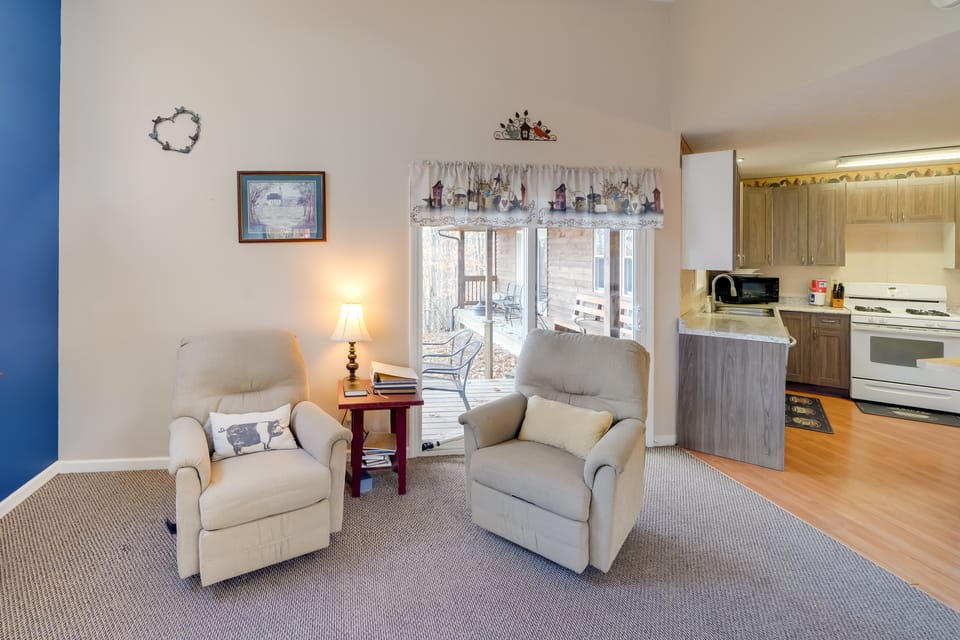 Hike & Picnic at Group Getaway in Rosedale! House in Ohio