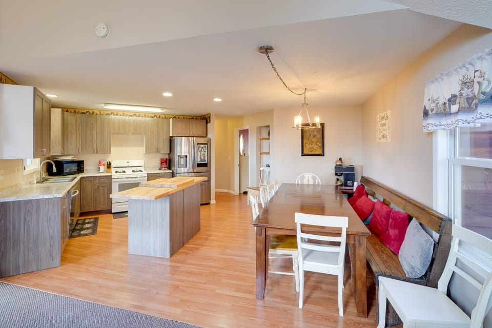 Hike & Picnic at Group Getaway in Rosedale! House in Ohio