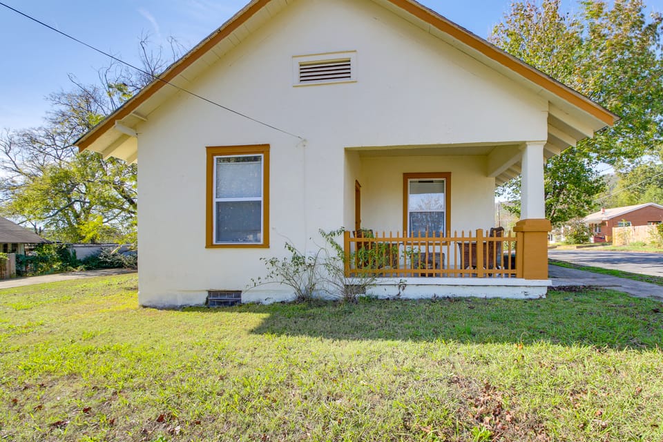 Near Oaklawn Casino & Dtwn: 'Capone's Hideout' House in Hot Springs