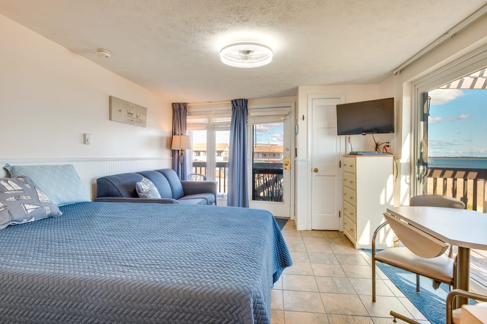 'Beachfront 12' Condo on Old Orchard Beach Apartment in Old Orchard Beach