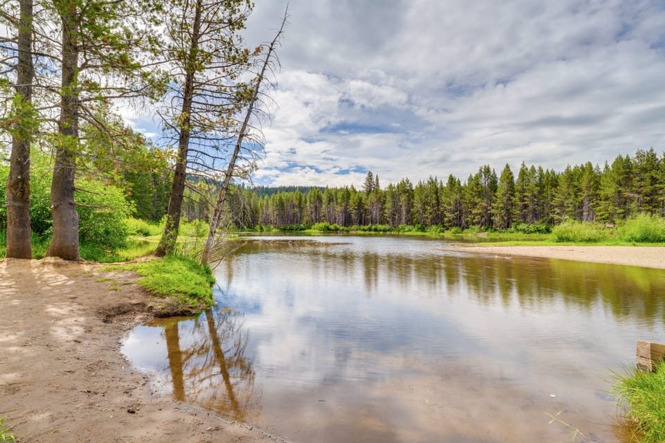 Neighborhood Beach Access! Soda Springs Getaway House in Sierra Nevada