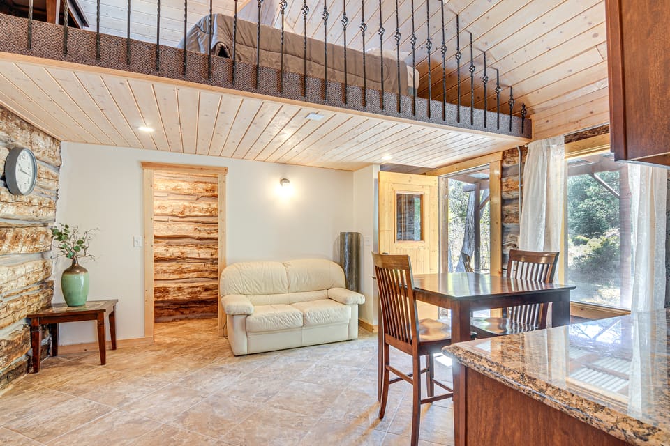 Bryce Canyon Basecamp: Historic Homesteader Cabin House in Utah