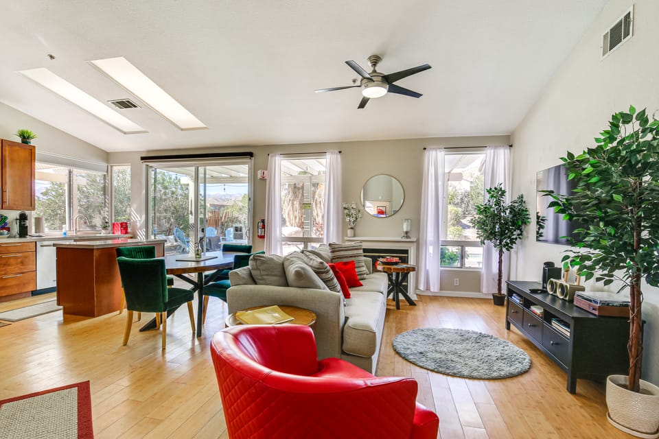 Dog-Friendly Music Fest Oasis Near Palm Springs House in Desert Hot Springs