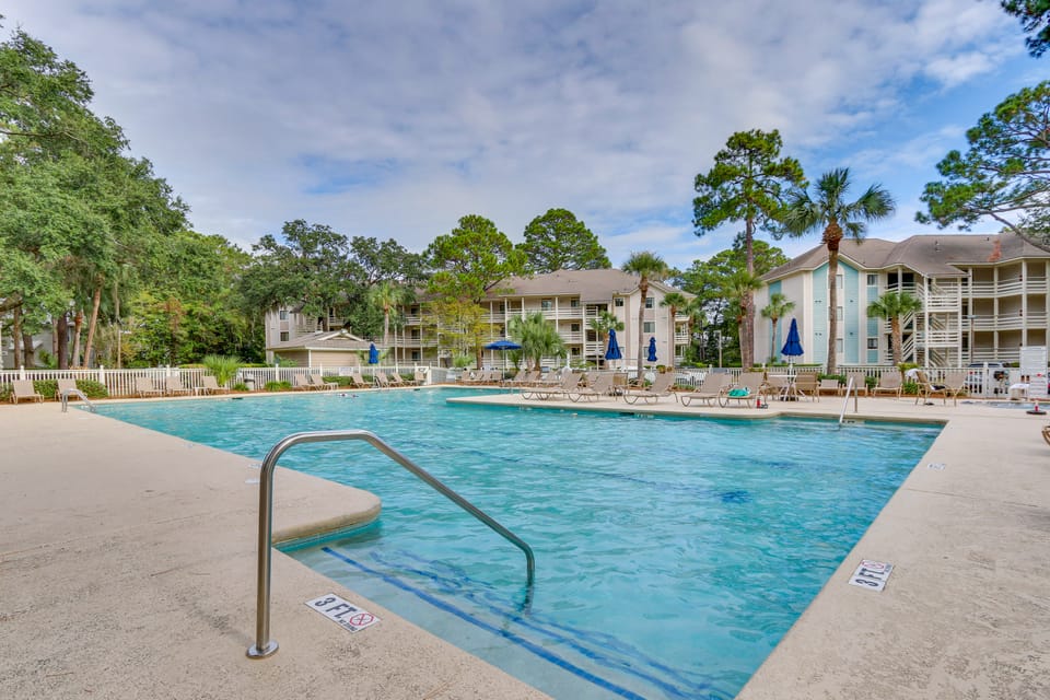 Walk to Beach: Condo w/ Balcony in Hilton Head! Apartment in Hilton Head Island