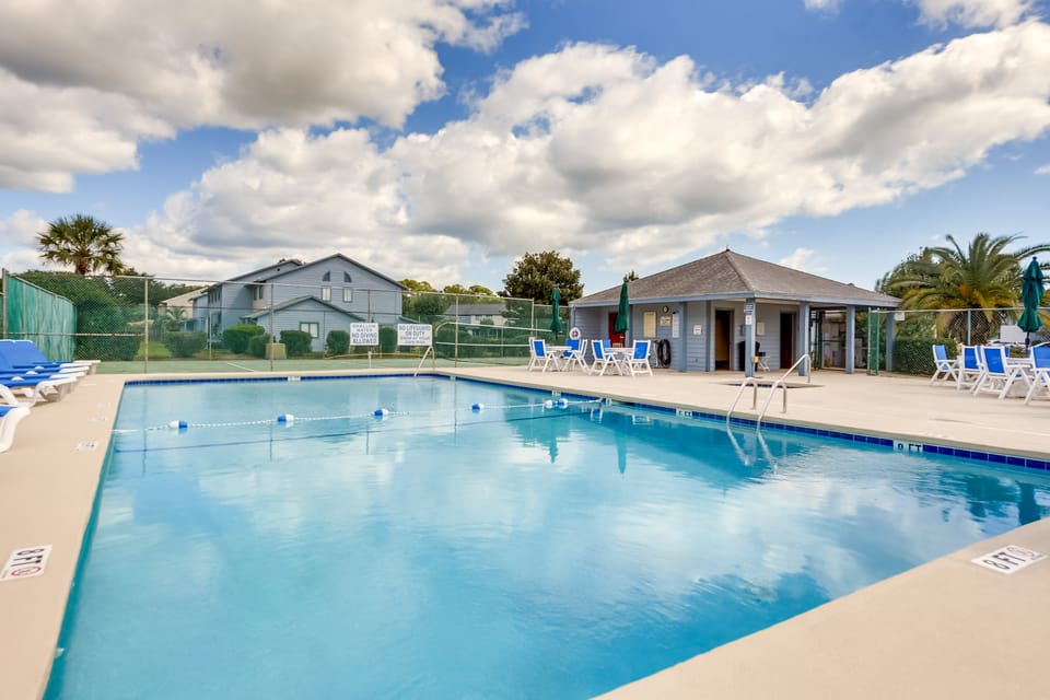 Golf Getaway w/ Pool Access: Little River Home! Apartment in Little River