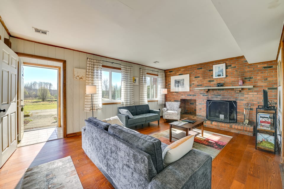 Quiet Catskill Getaway w/ Fire Pit - Near Hiking! Apartment in Capital District, NY, USA