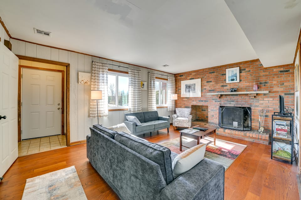 Quiet Catskill Getaway w/ Fire Pit - Near Hiking! Apartment in Capital District, NY, USA
