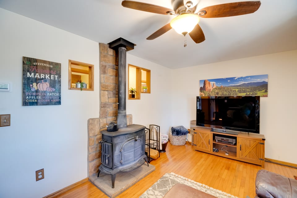 Fish, Hike & Sightsee: Lovely Florissant Cabin! House in Colorado