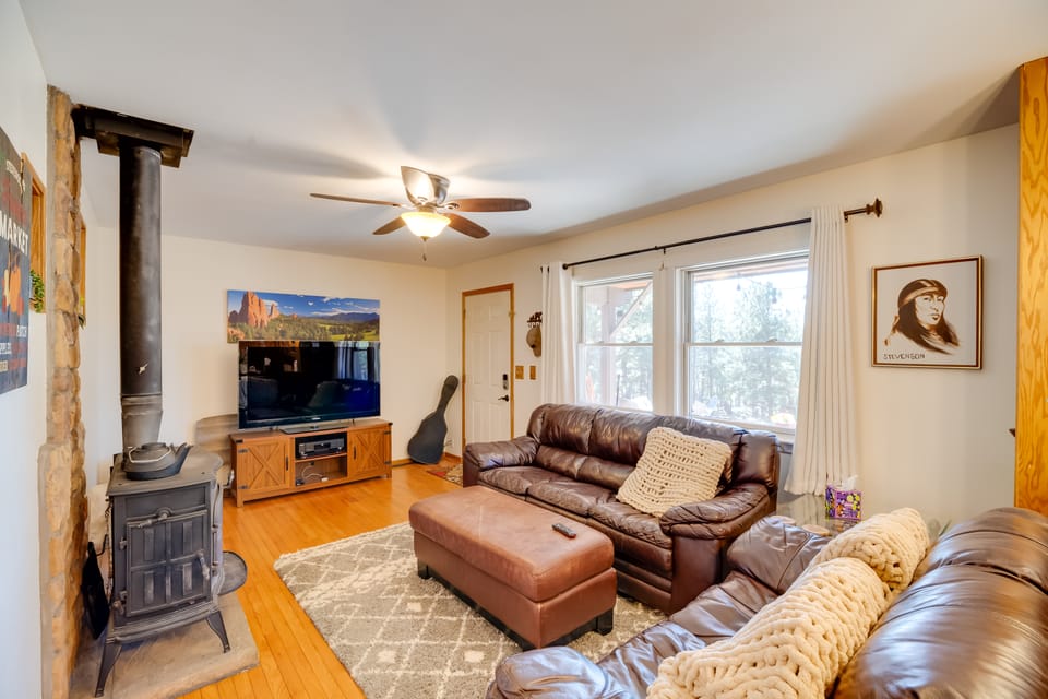 Fish, Hike & Sightsee: Lovely Florissant Cabin! House in Colorado