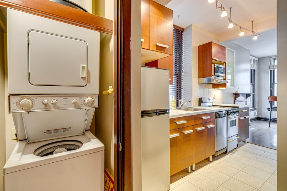 Walk to Convention Center, Secured Apt in Columbus Apartment in Short North