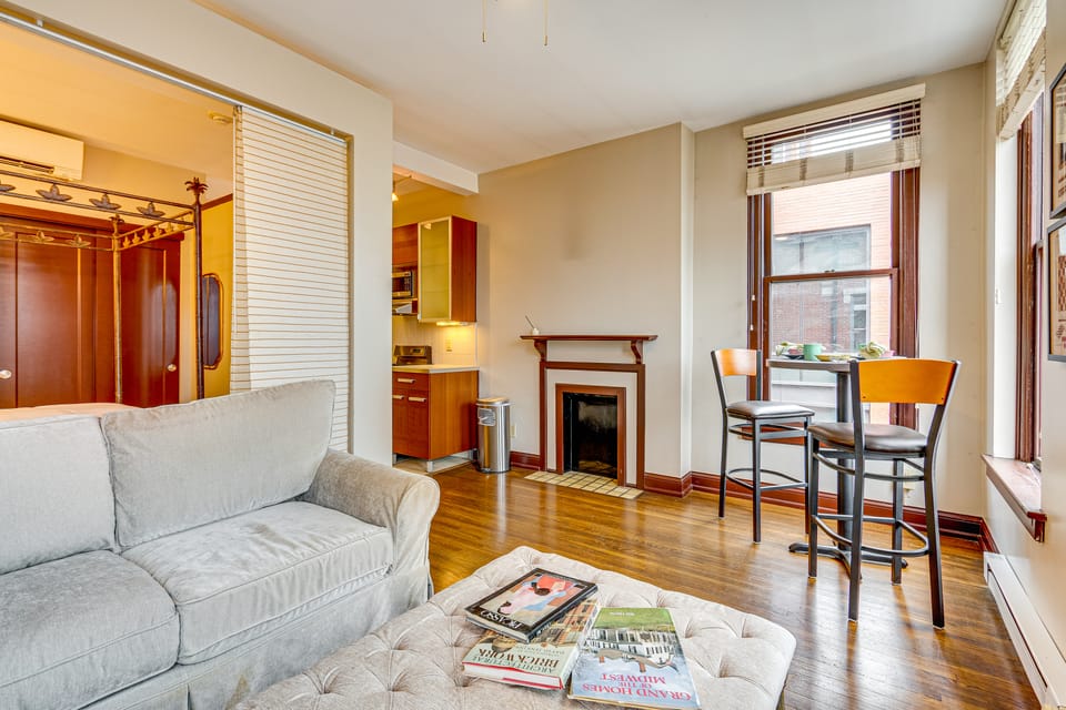 Walk to Convention Center, Secured Apt in Columbus Apartment in Short North