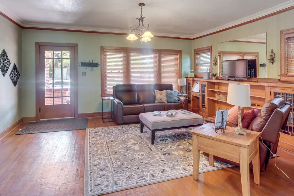 Walk to Main Street: Charming Roswell Home! House in Roswell