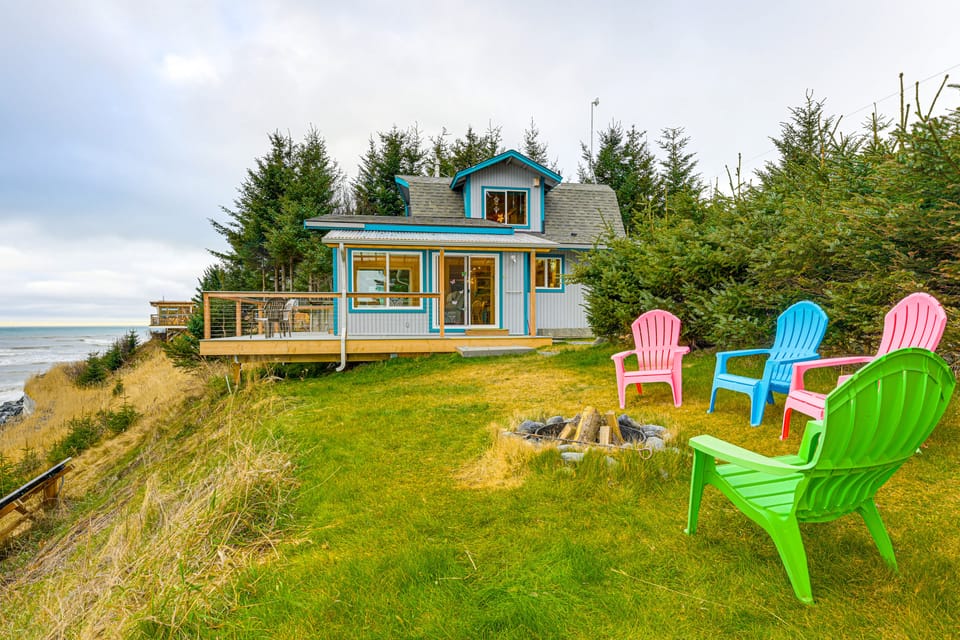 Deck & Panoramic Views: Bayfront House in Homer! House in Homer
