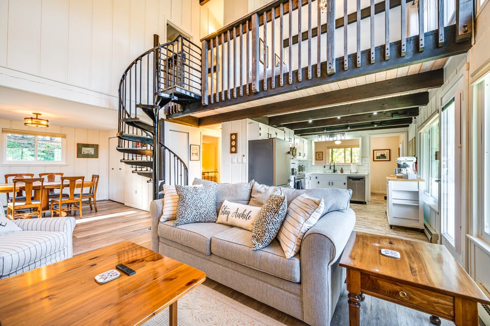 Walk to Liberty Mountain: Lake-View Ski Retreat! House in Pennsylvania