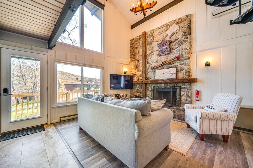 Walk to Liberty Mountain: Lake-View Ski Retreat! House in Pennsylvania