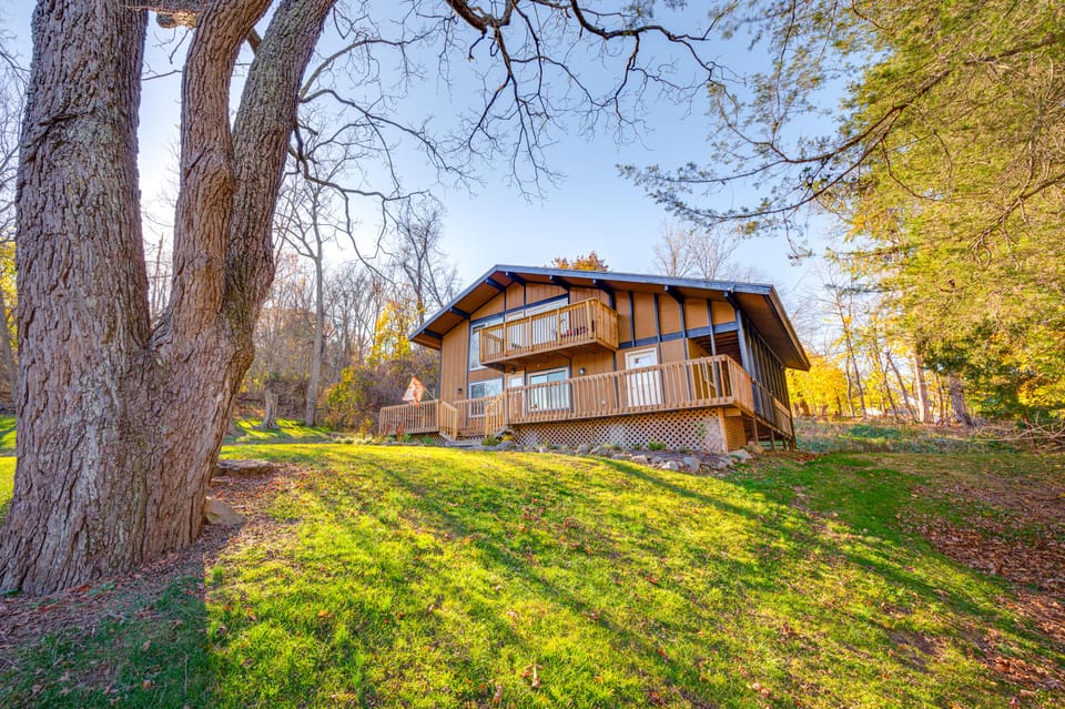 Walk to Liberty Mountain: Lake-View Ski Retreat! House in Pennsylvania