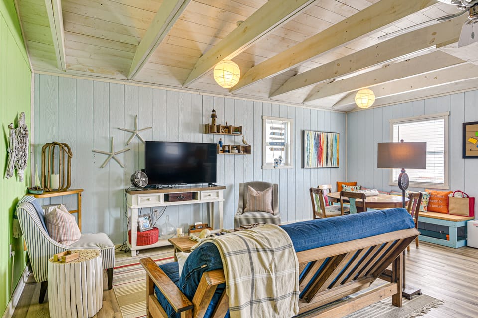 Beachfront Cottage w/ Boardwalk in Freeport House in Brazoria County