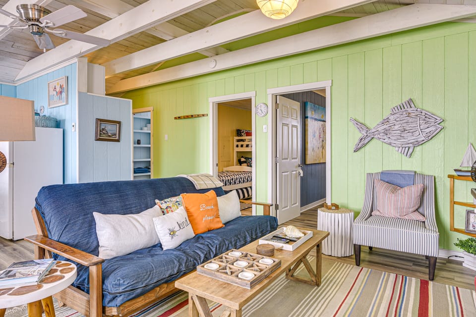 Beachfront Cottage w/ Boardwalk in Freeport House in Brazoria County