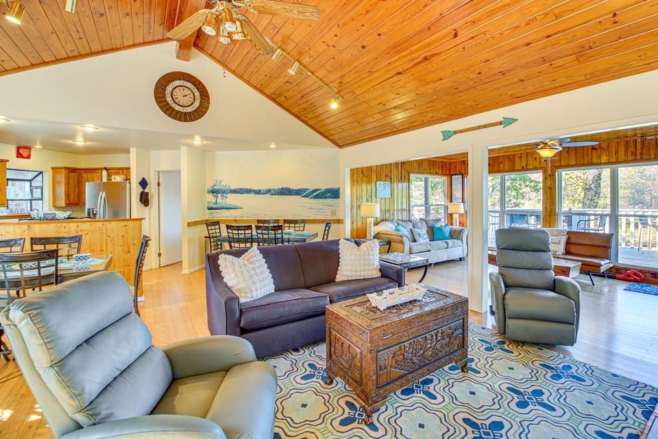 Lake Hamilton Escape w/ Boardwalk & Boat Dock! House in Piney