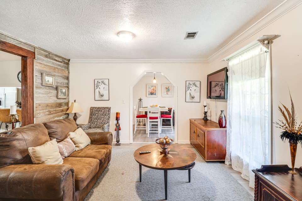 8 Mi to Jackson State University: Peaceful Getaway House in Jackson