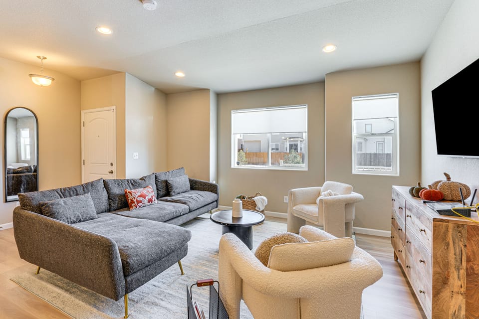 10 Mi to Fort Carson: Newly Built Townhome! Apartment in Colorado Springs