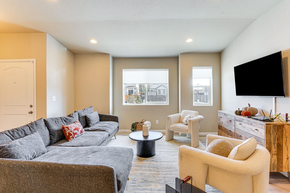10 Mi to Fort Carson: Newly Built Townhome! Apartment in Colorado Springs