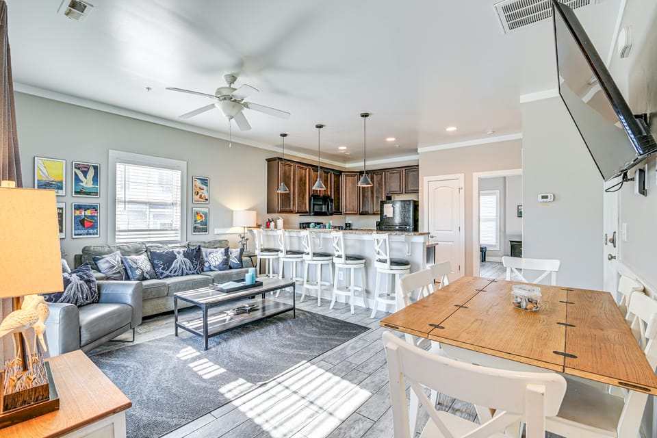 Walk to Shore: Myrtle Beach Home w/ Pool Access! House in Myrtle Beach