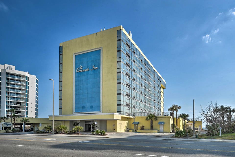 Oceanfront Daytona Beach Studio w/ Pool Access Apartment in Daytona Beach Shores
