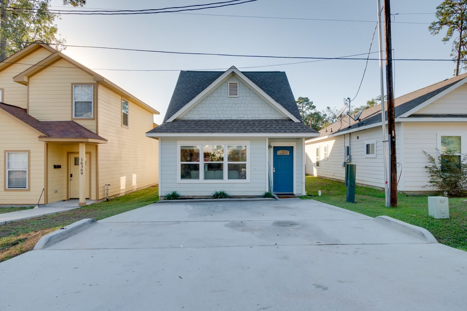 2 Mi to Lake Conroe! Game-Ready Group Retreat House in Lake Conroe