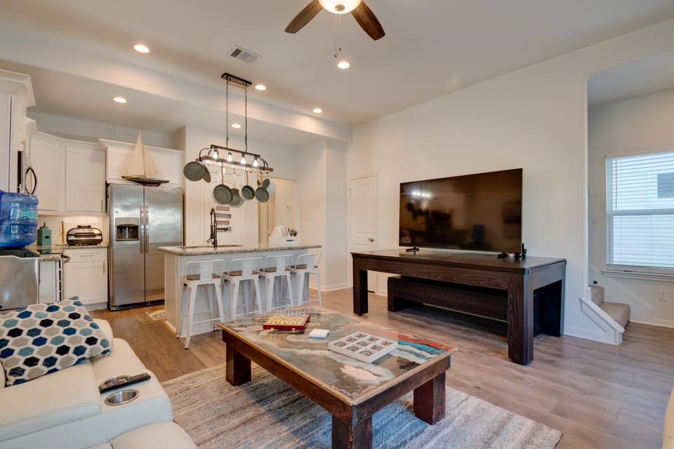 2 Mi to Lake Conroe Access: Home w/ Pool Table! House in Lake Conroe