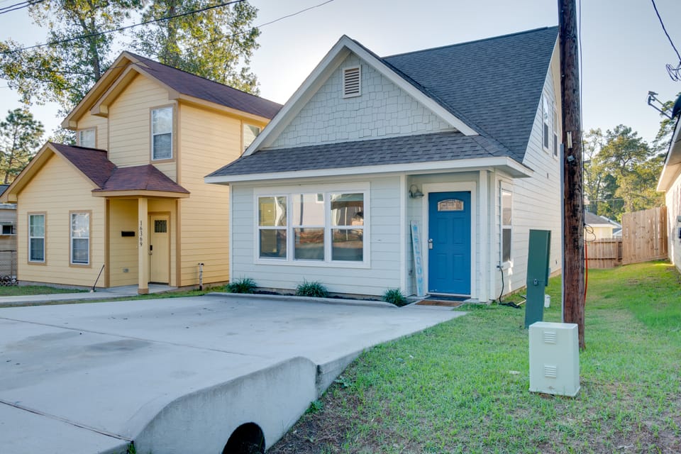2 Mi to Lake Conroe Access: Home w/ Pool Table! House in Lake Conroe