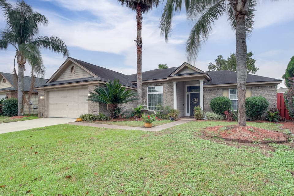 3 Mi to Oglethorpe Mall: Home w/ Fenced Yard! House in Savannah