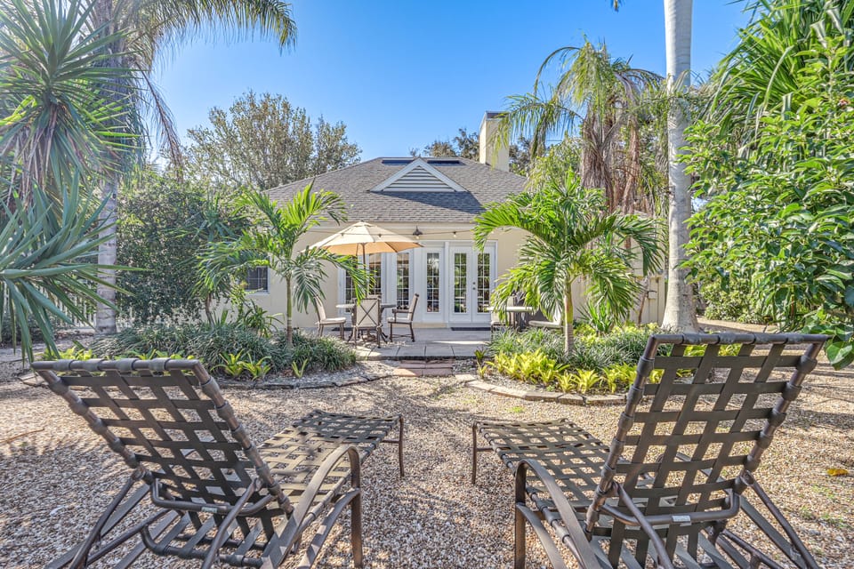 Walk to Beach! Old Naples Escape w/ Patio & Grill House in Naples