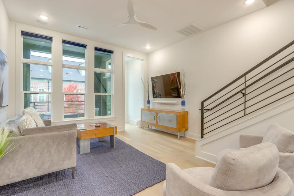 Near Downtown: Luxury Townhome in Bentonville! Apartment in Rogers