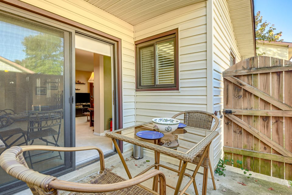 Travel Nurses Welcome! Quaint Alexandria Condo Apartment in Virginia