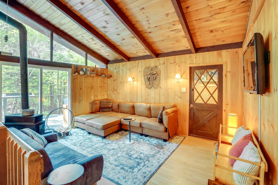 6 Mi to Slopes: Forest-View Haven in West Dover! House in Dover